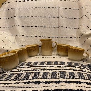 Mikasa made in Japan Vintage cups and creamer pour